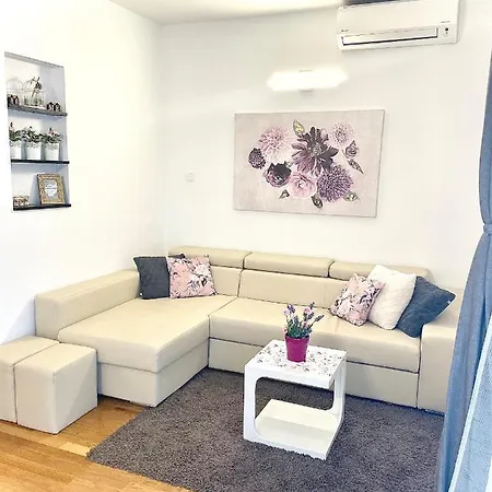 Spring Apartman